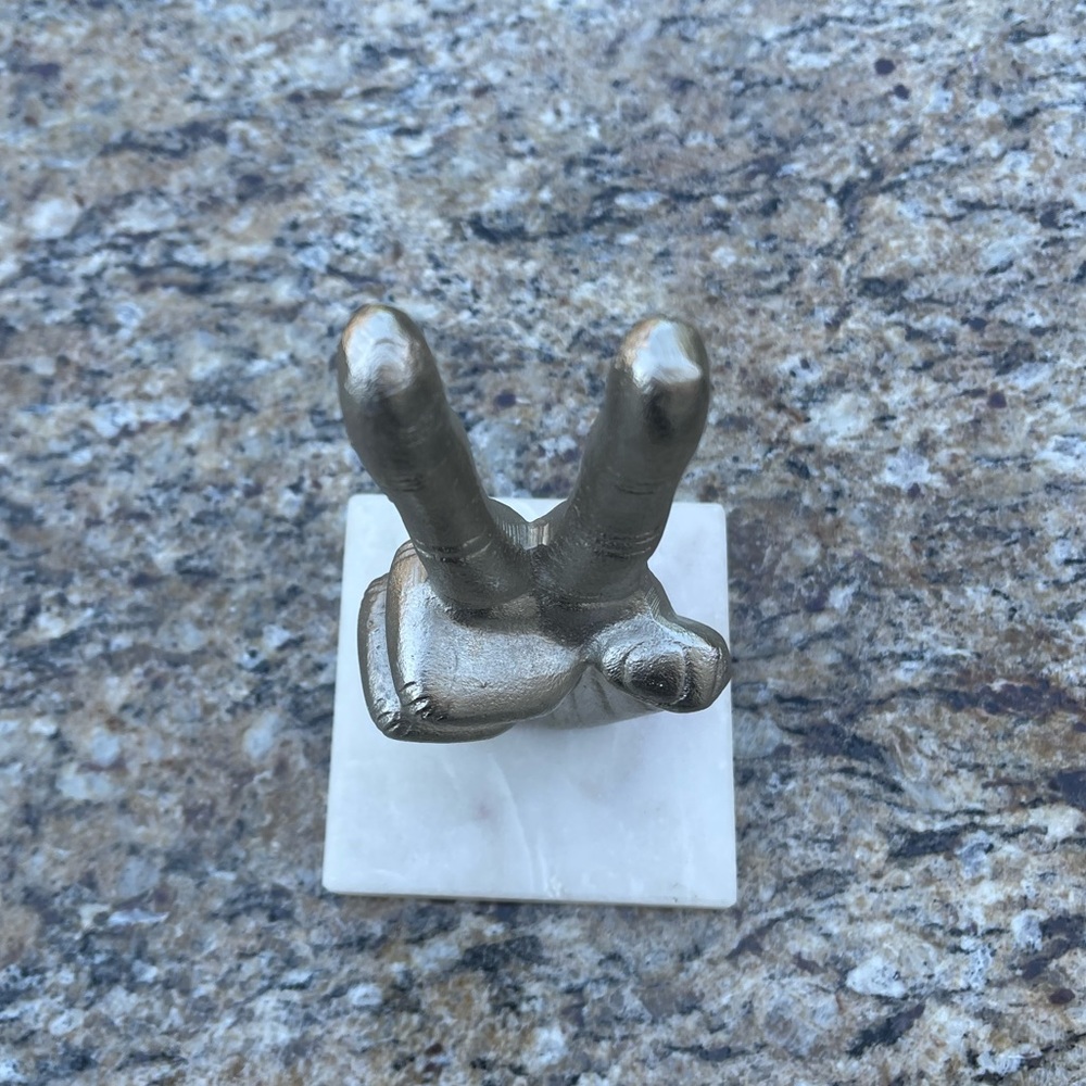 Silver Peace Victory sign statue on granite base. New condition. 8.5” - Picture 13 of 13